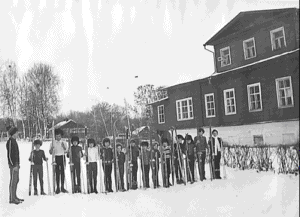 Учащиеся Башкатовской школы перед лыжной прогулкой