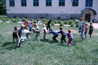 Подвижные игры в летнем лагере отдыха Солнышко